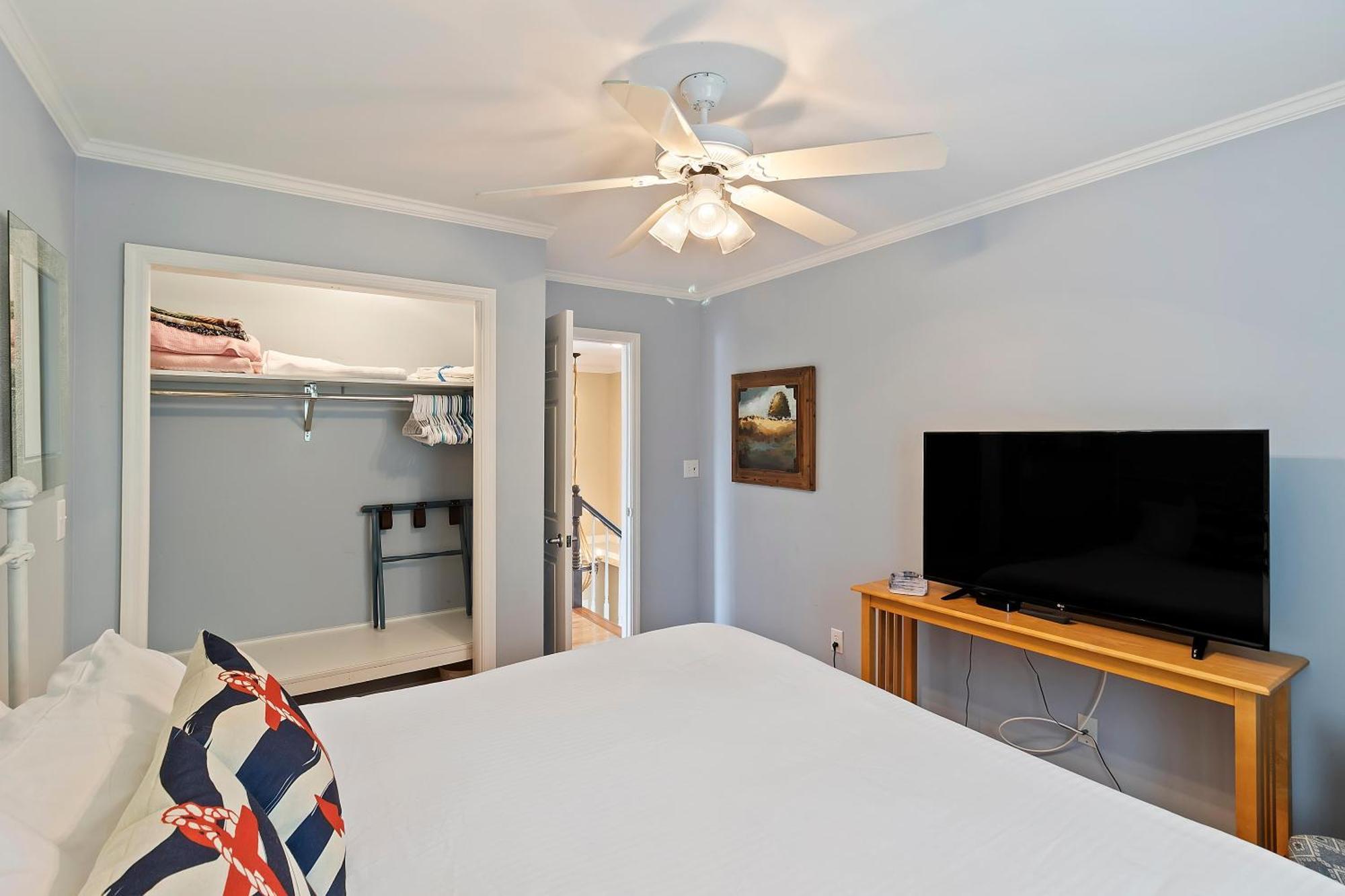8 53rd Avenue *