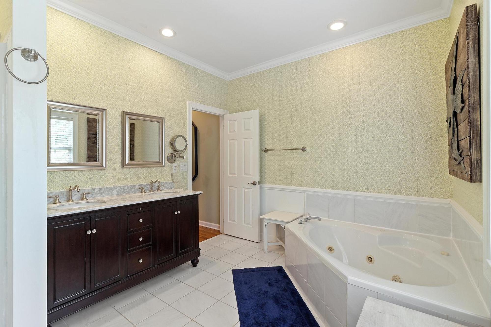 8 53rd Avenue Holiday home *