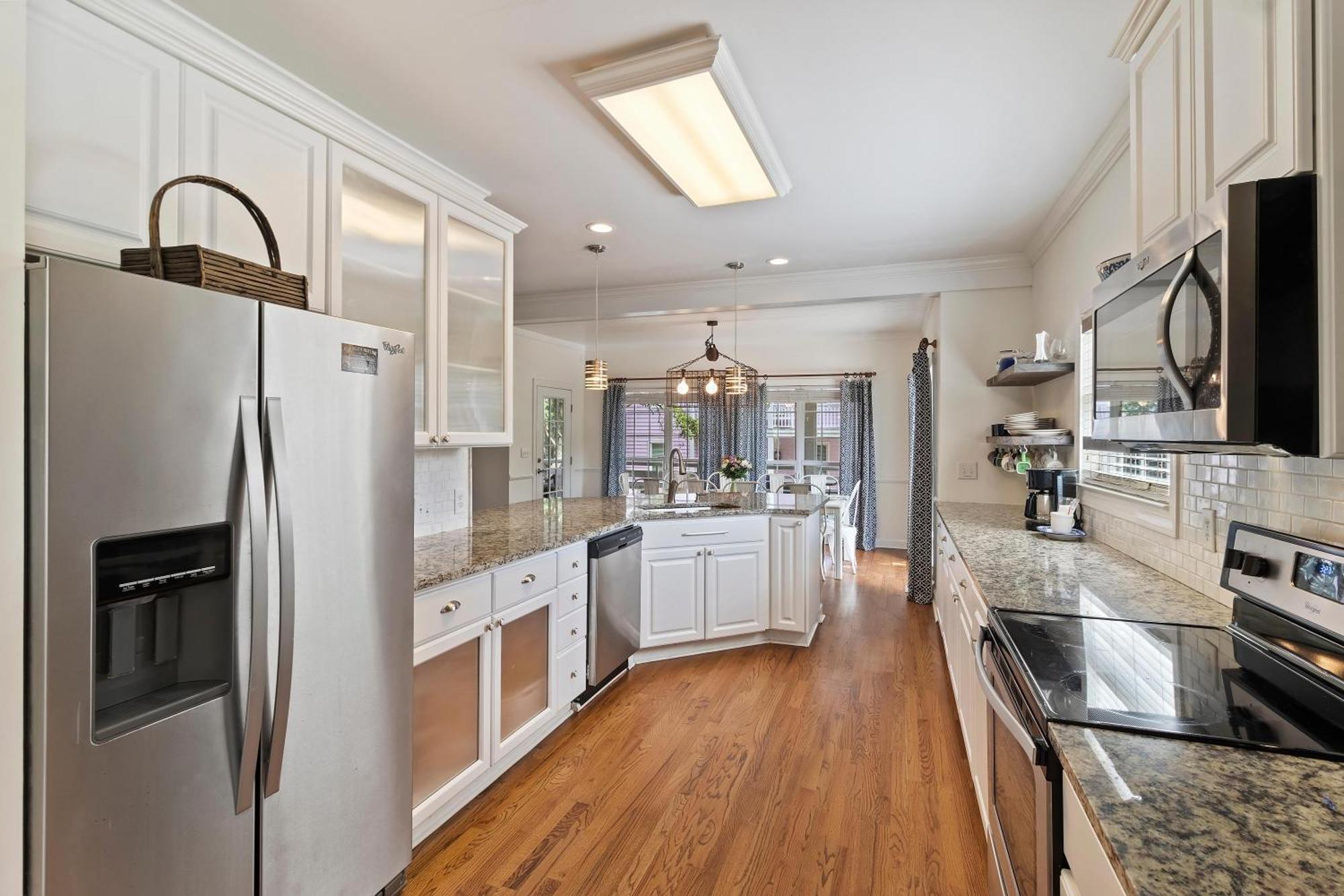 8 53rd Avenue *