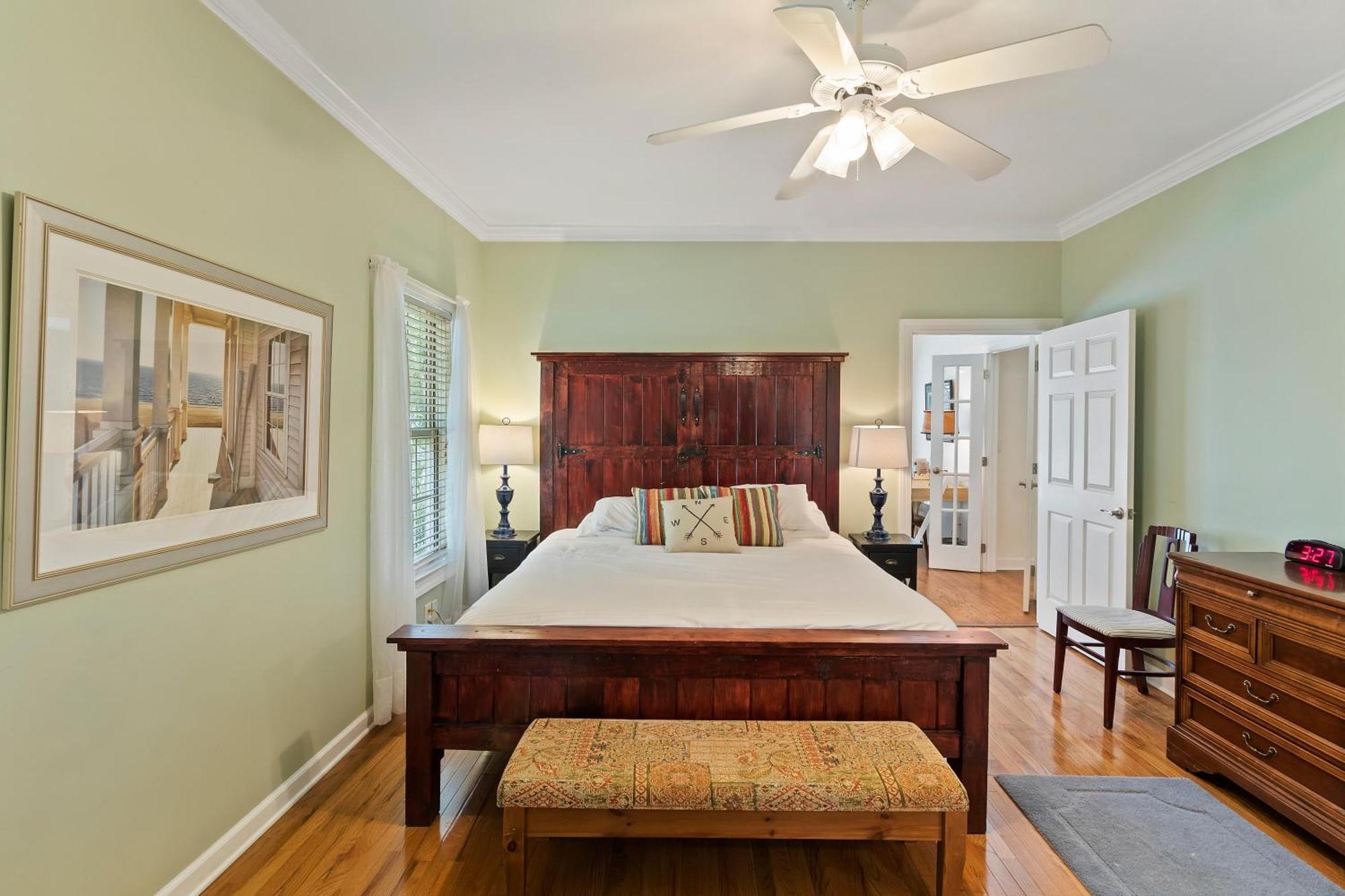 8 53rd Avenue Holiday home *
