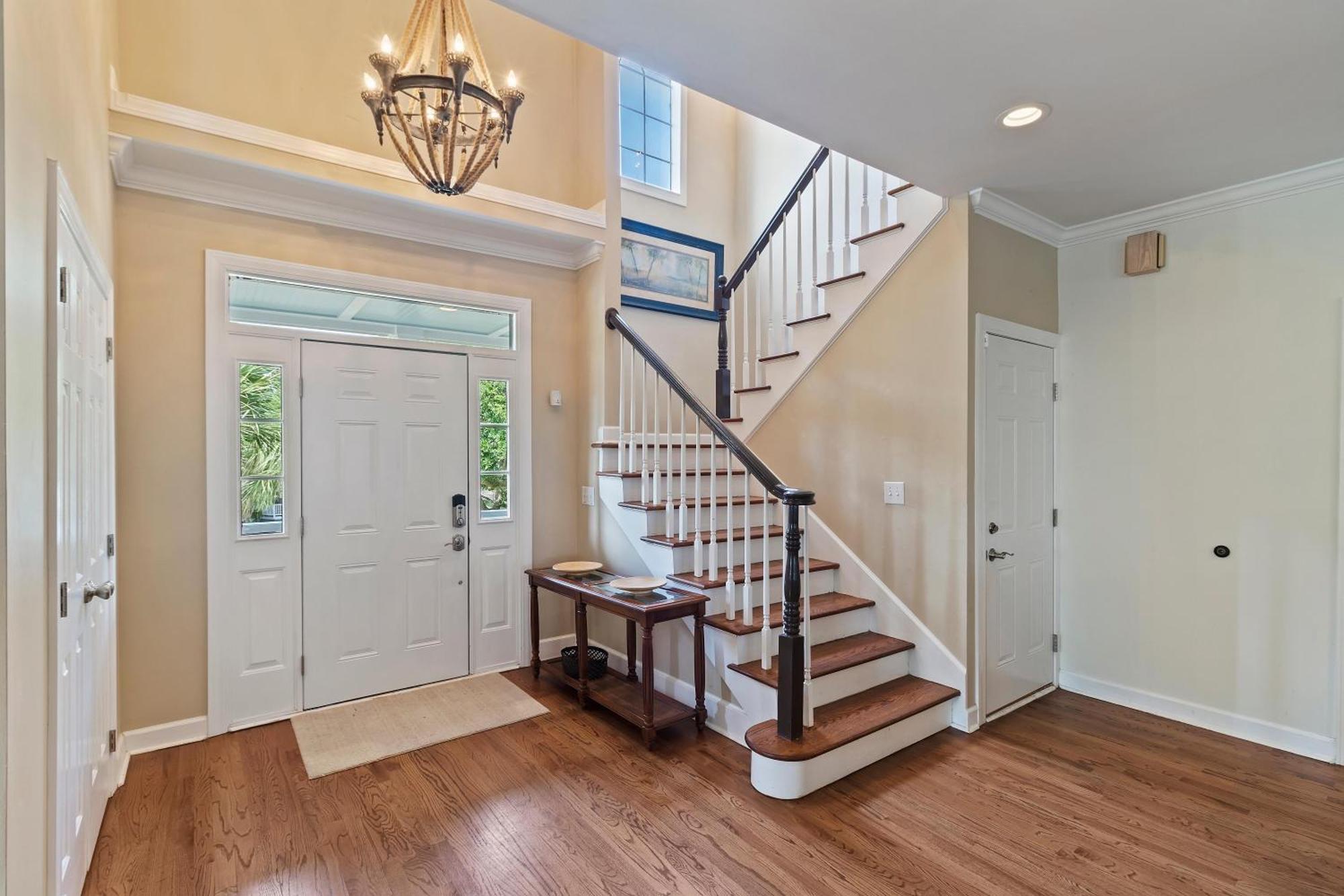 8 53rd Avenue *