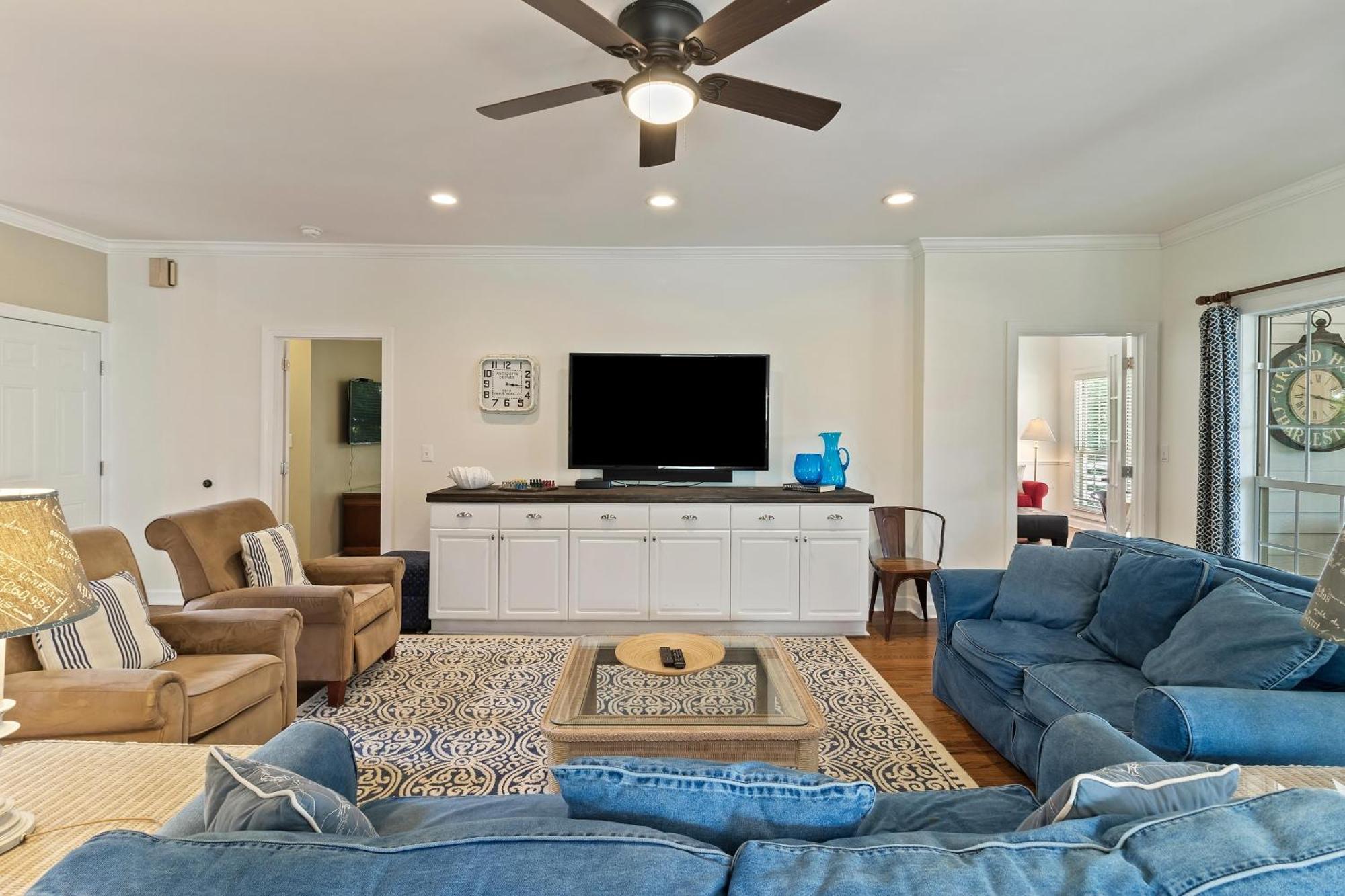 8 53rd Avenue