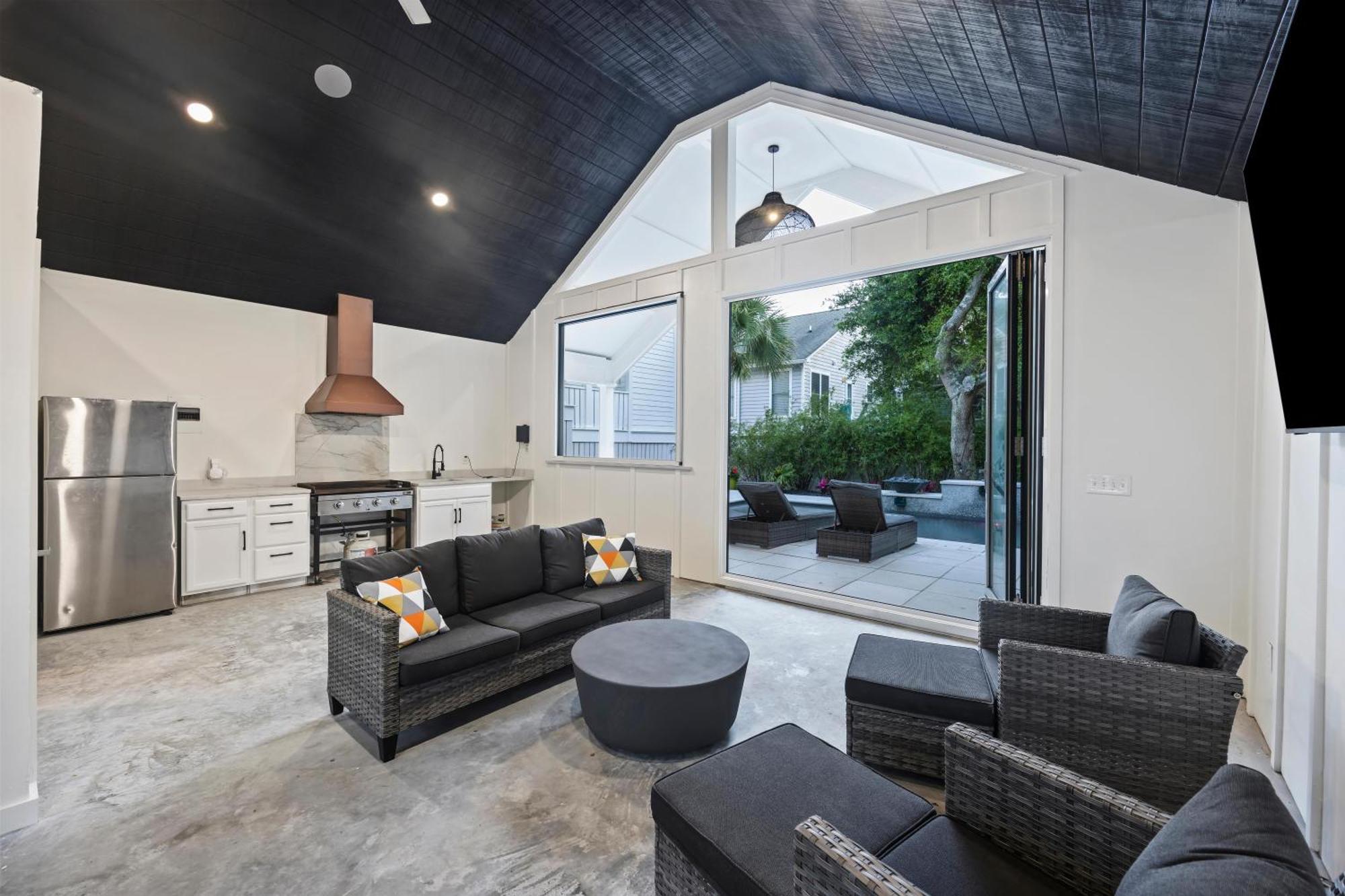 2807 Palm Blvd Isle of Palms