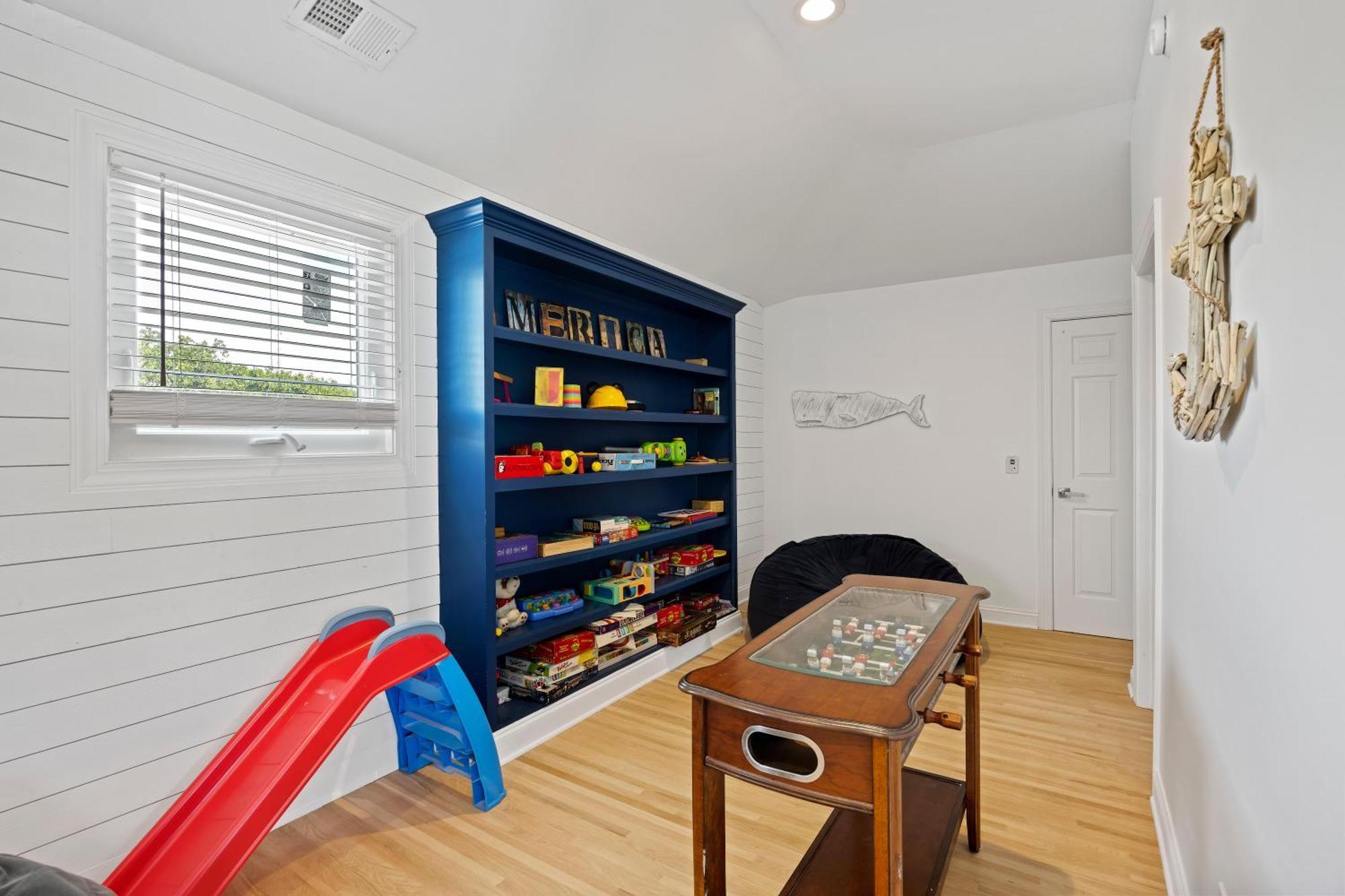 2807 Palm Blvd *