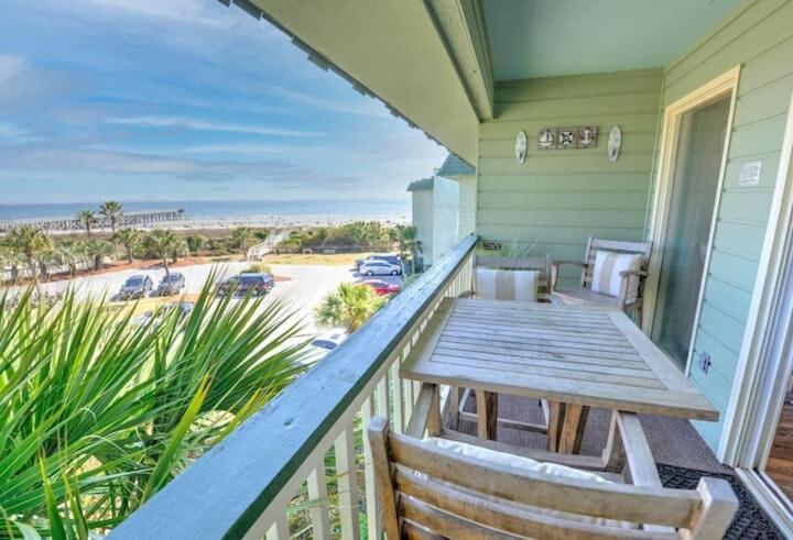 Pineapple Palms At The Sea Apartment Isle of Palms