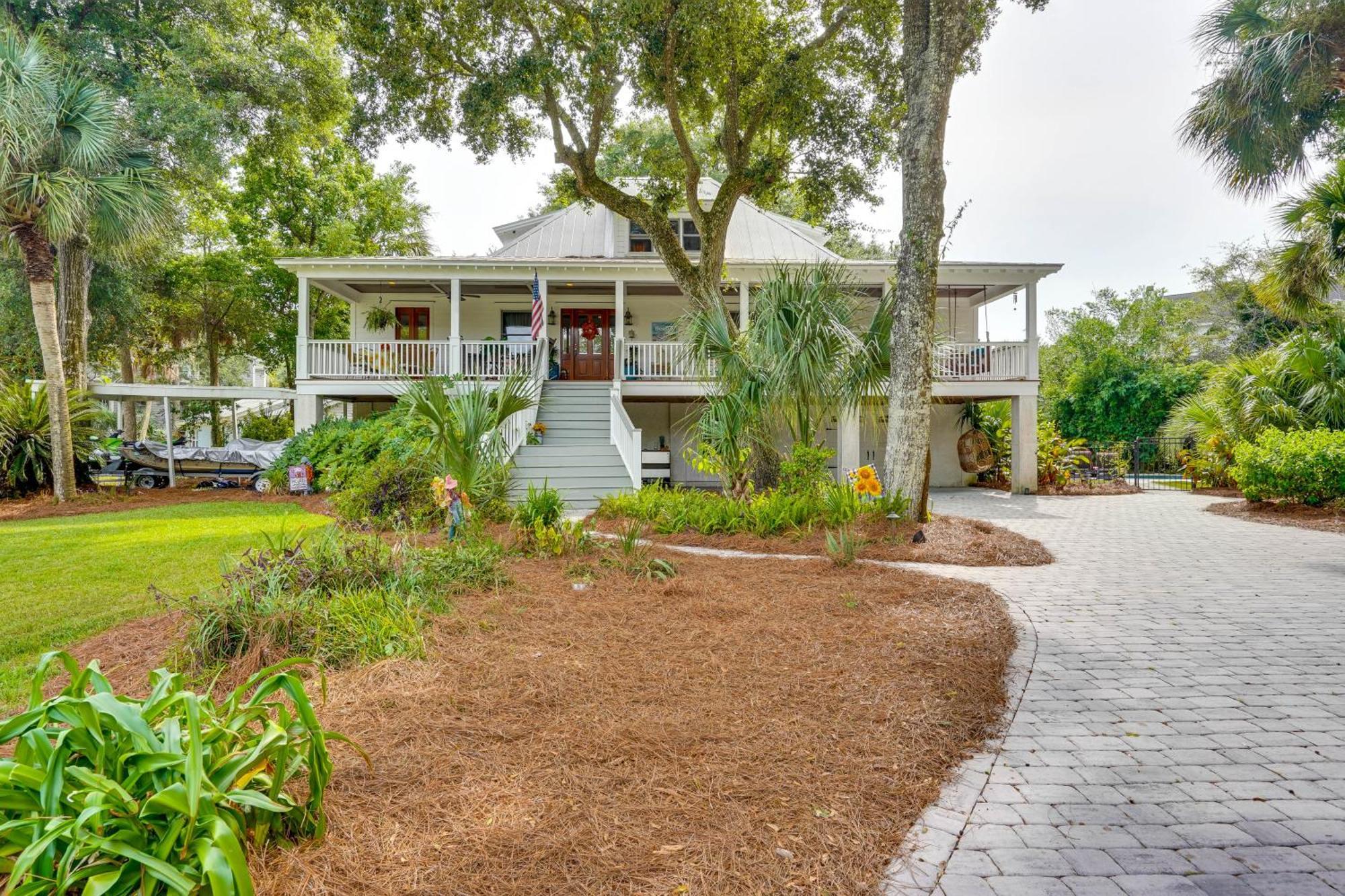Holiday home Walk To Gem With Pool And In Isle Of Palms! Isle of Palms
