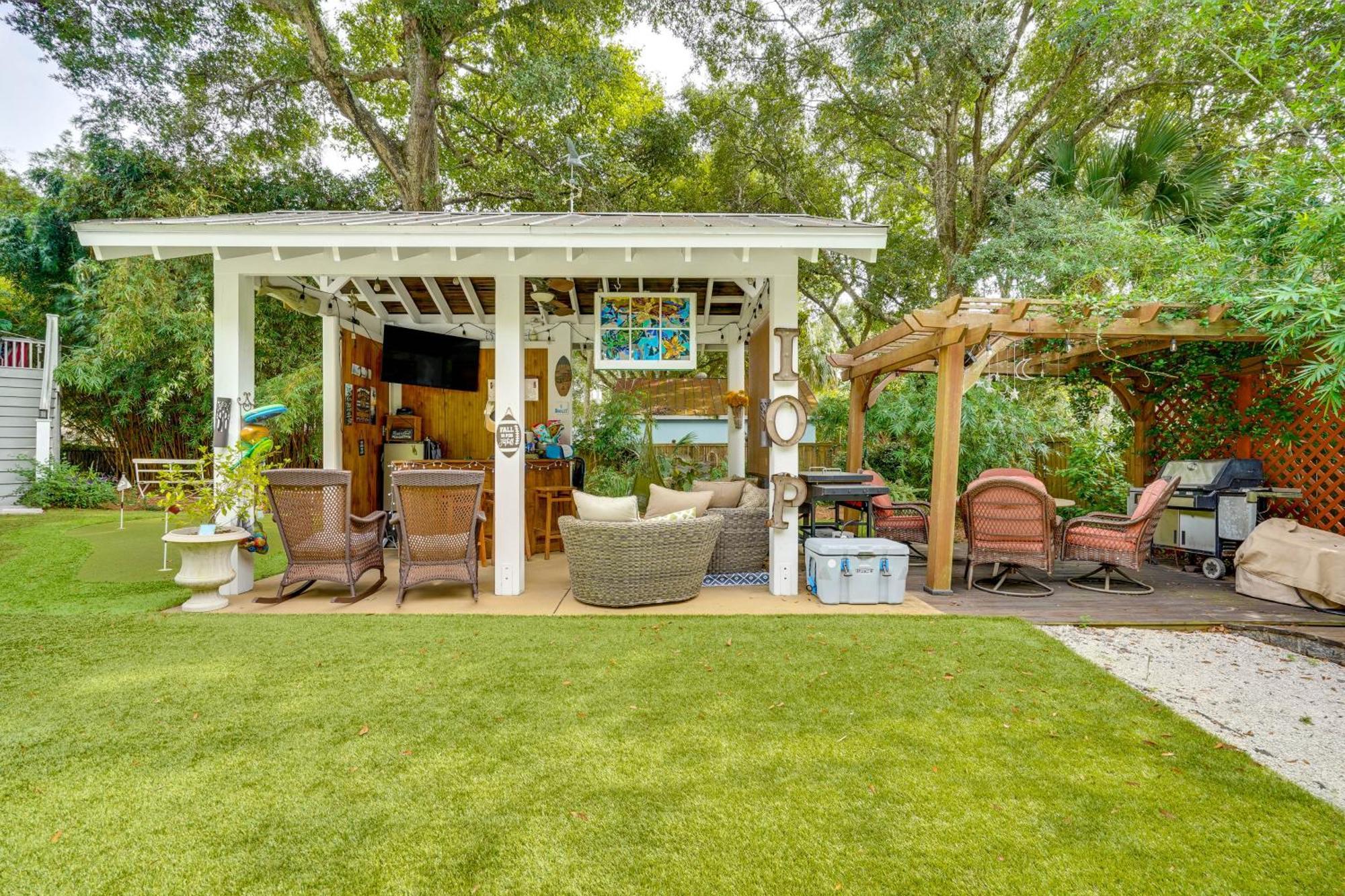 Walk To Gem With Pool And In Isle Of Palms! * Isle of Palms