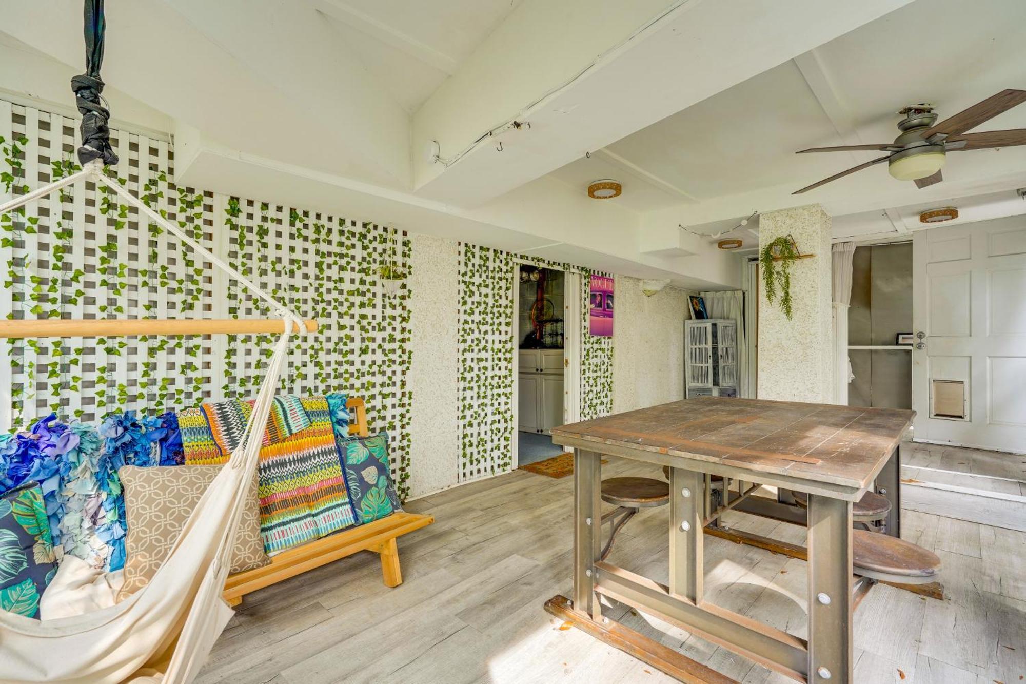 Holiday home Walk To Gem With Pool And In Isle Of Palms!