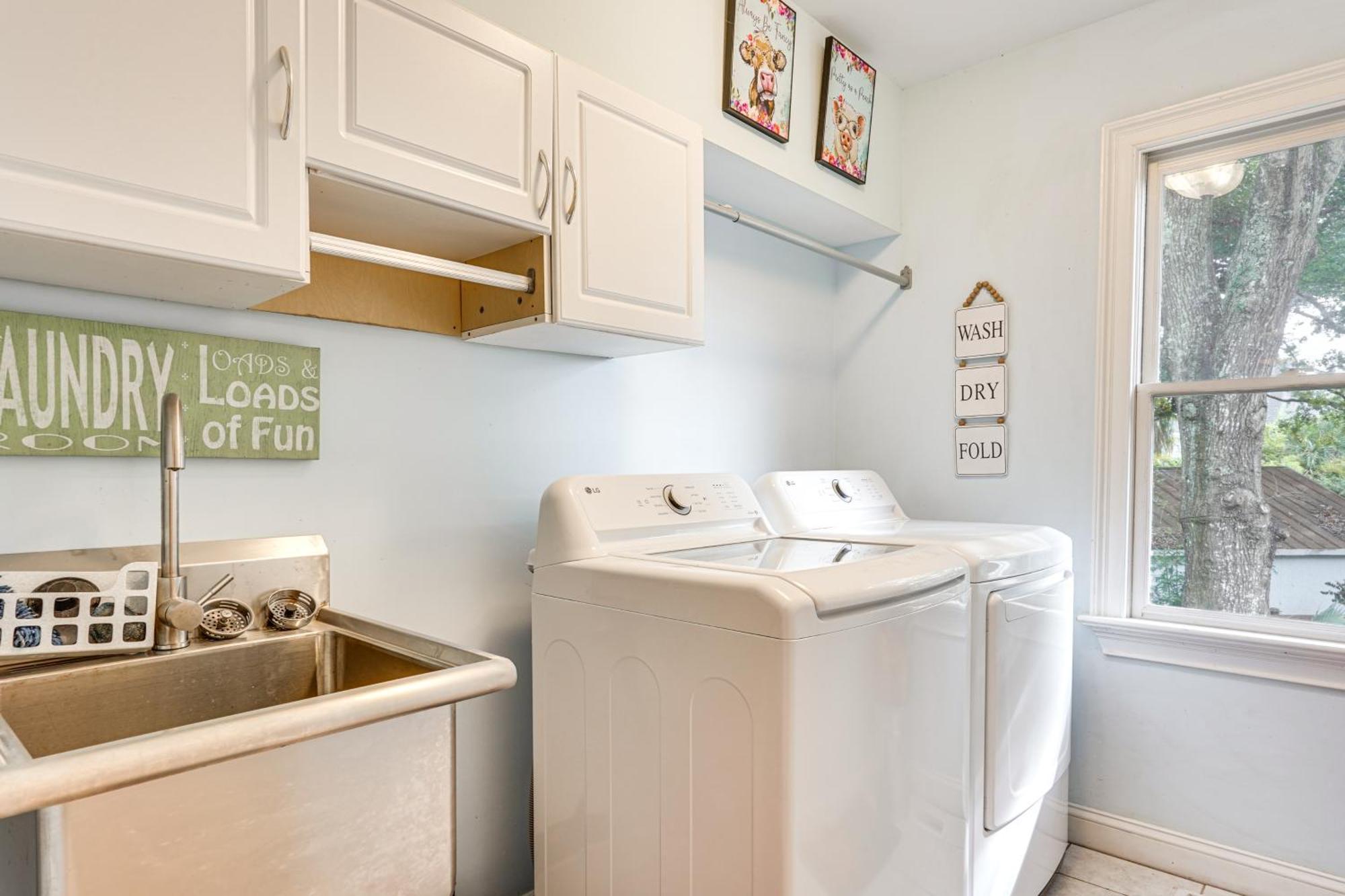 Walk To Gem With Pool And In Isle Of Palms!