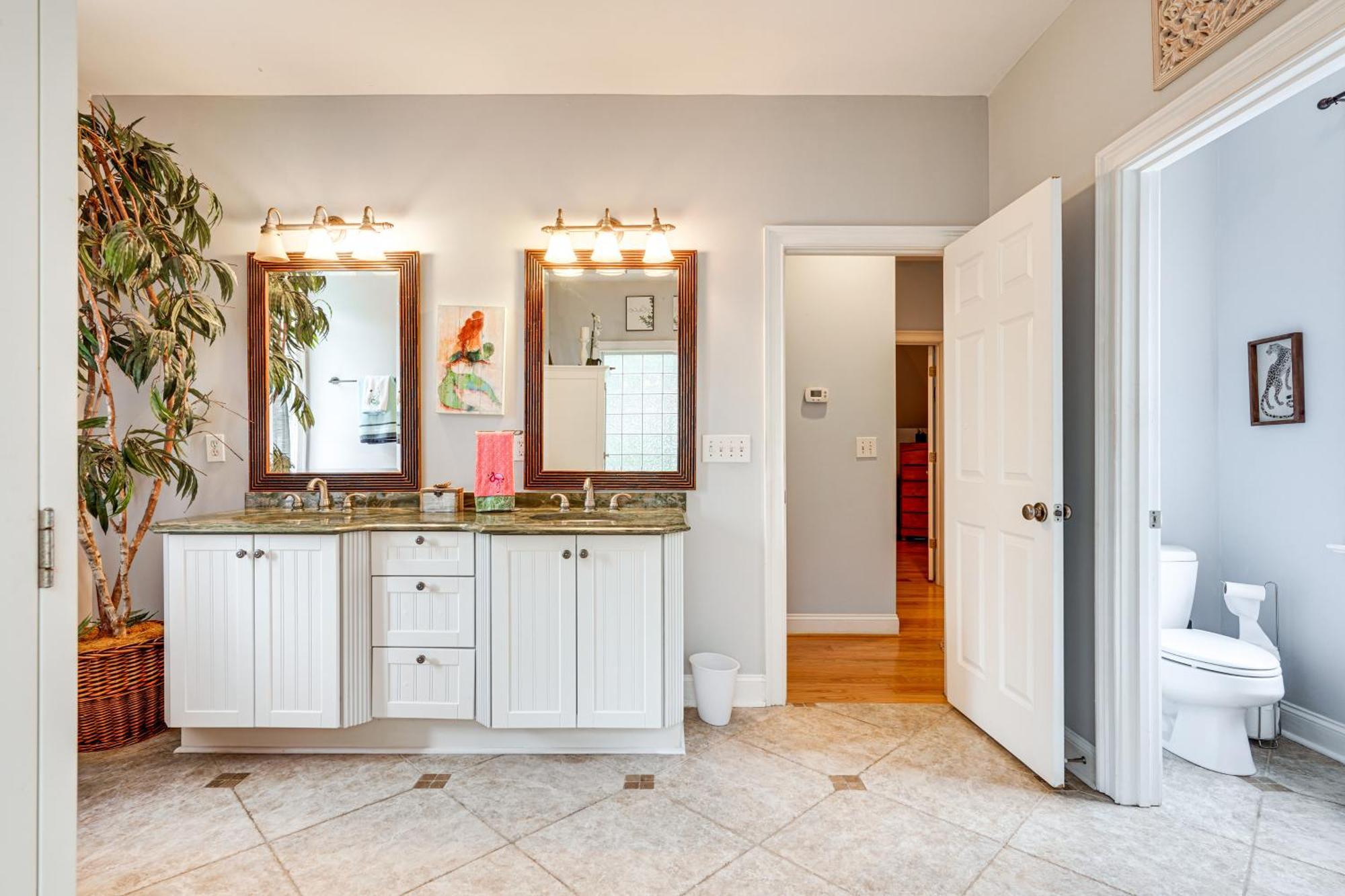 Holiday home Walk To Gem With Pool And In Isle Of Palms!