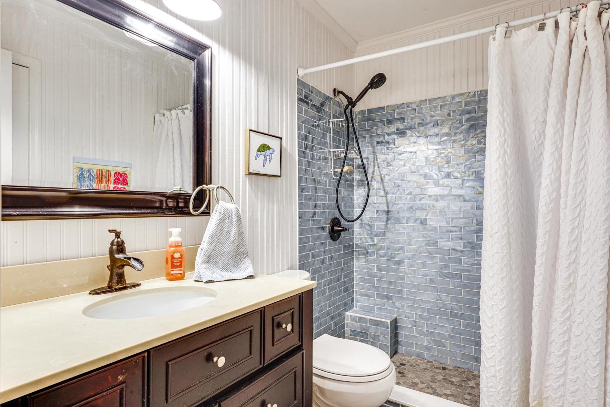 Walk To Gem With Pool And In Isle Of Palms! *