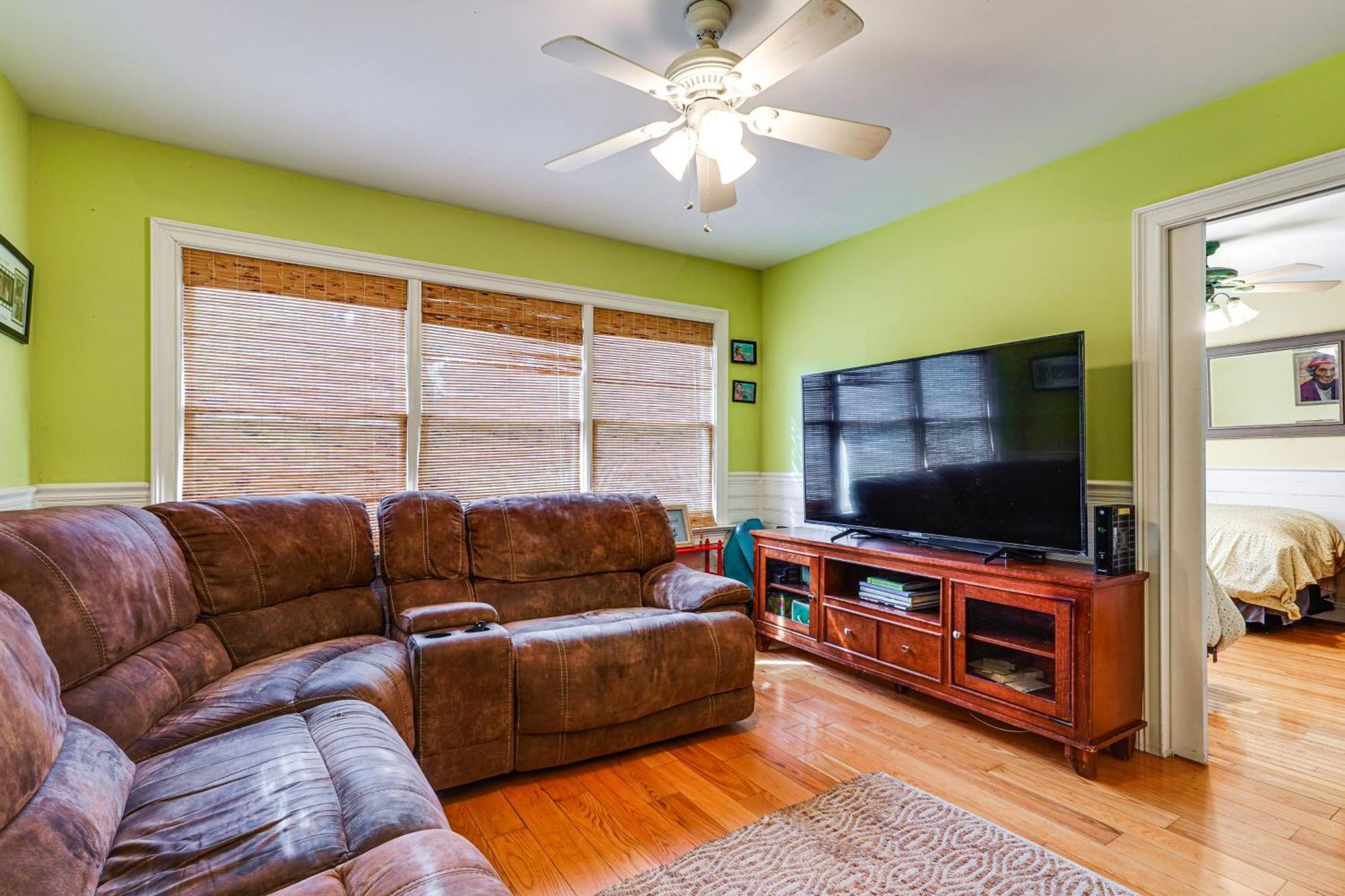 Walk To Gem With Pool And In Isle Of Palms! Holiday home *