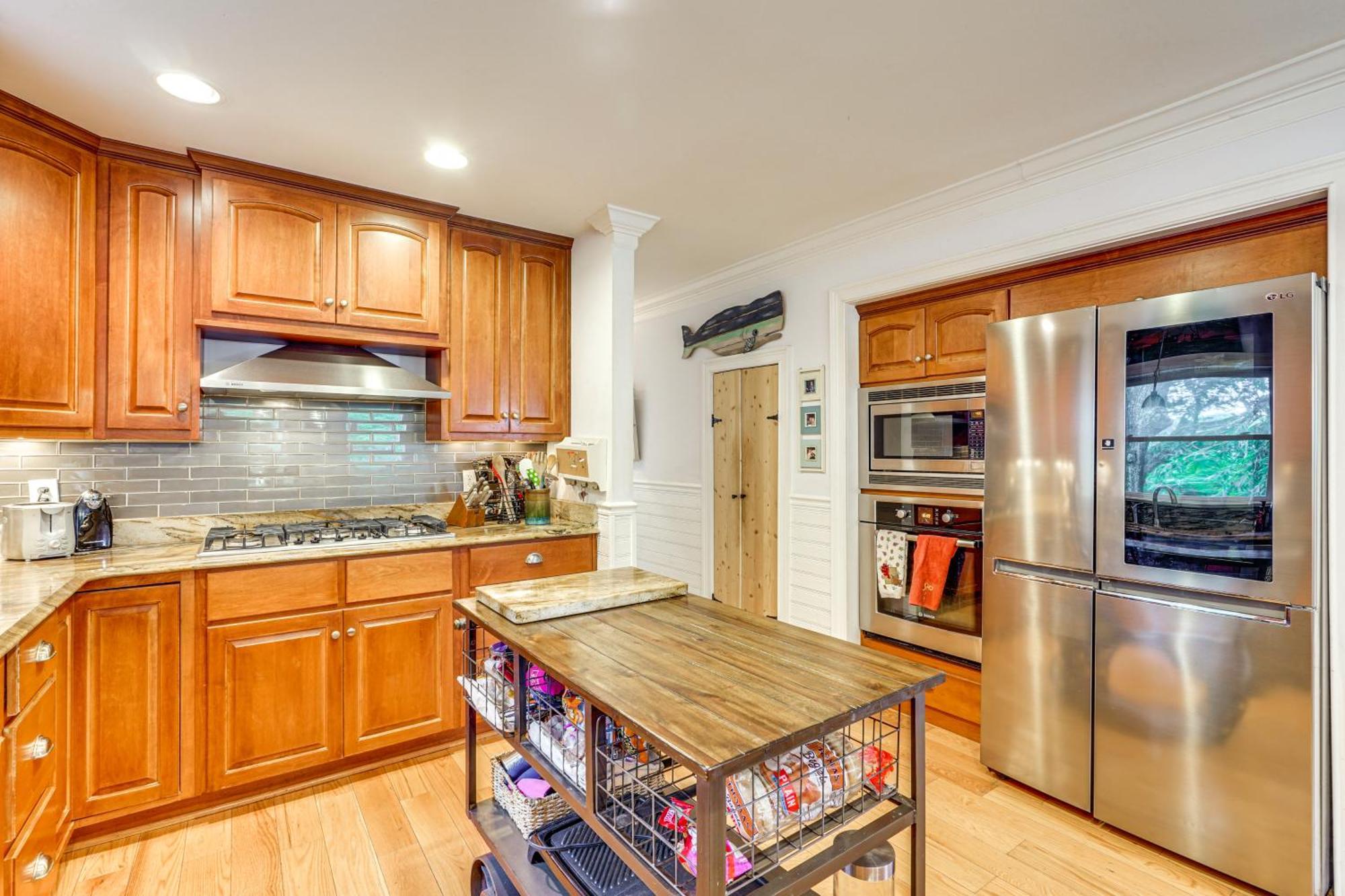 Holiday home Walk To Gem With Pool And In Isle Of Palms! Isle of Palms