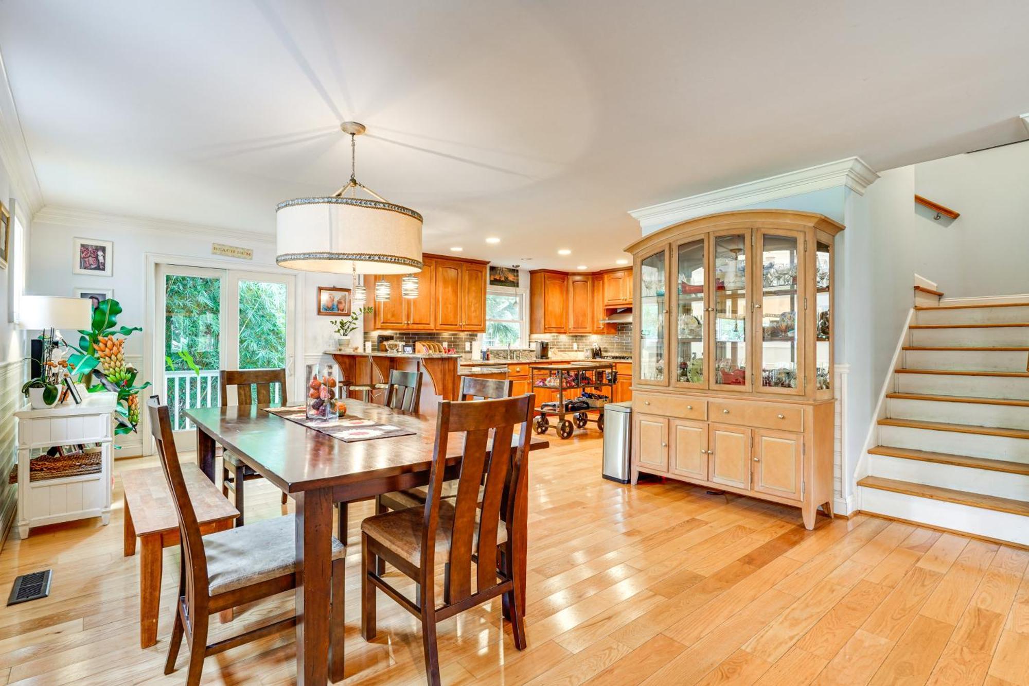 Holiday home Walk To Gem With Pool And In Isle Of Palms! *