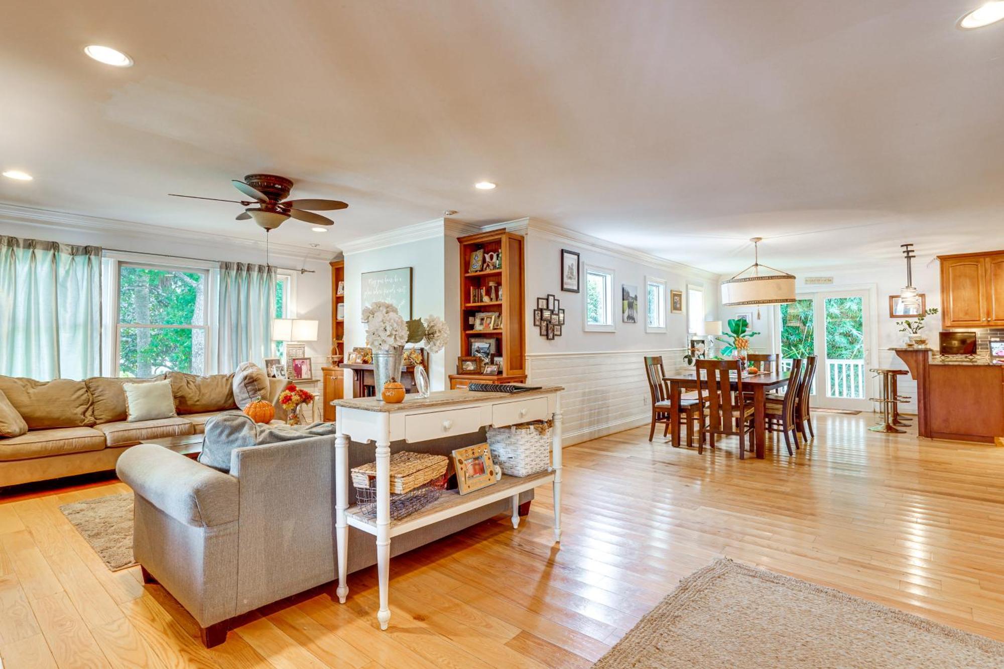 Walk To Gem With Pool And In Isle Of Palms!