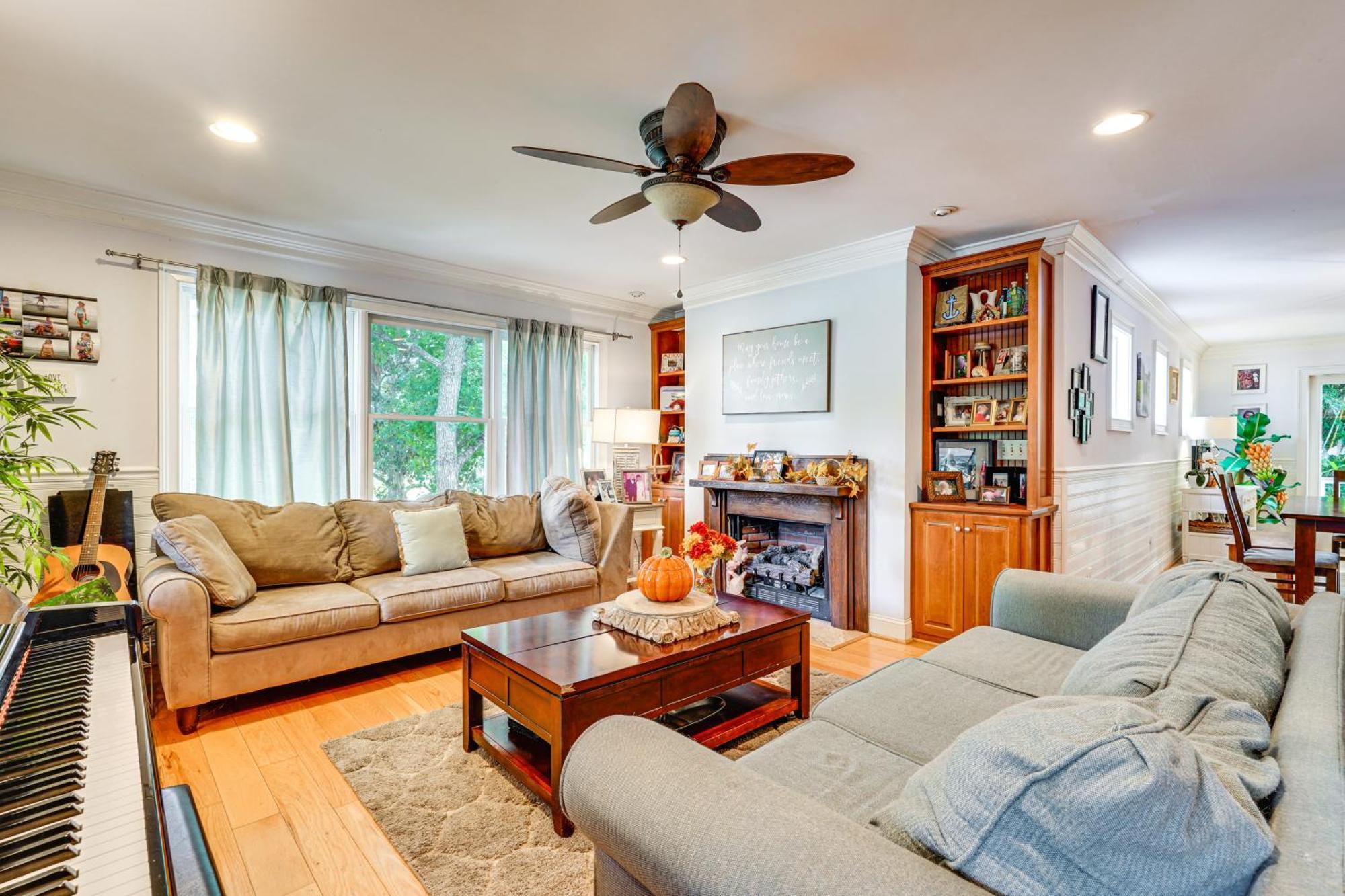 Holiday home Walk To Gem With Pool And In Isle Of Palms! *