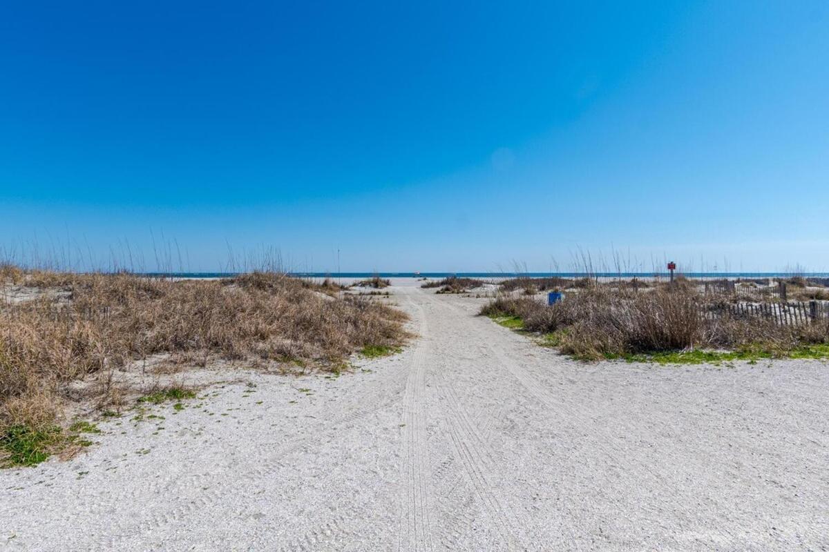 Tidewater H104 - Walkout! Ocean! Pool! Apartment *