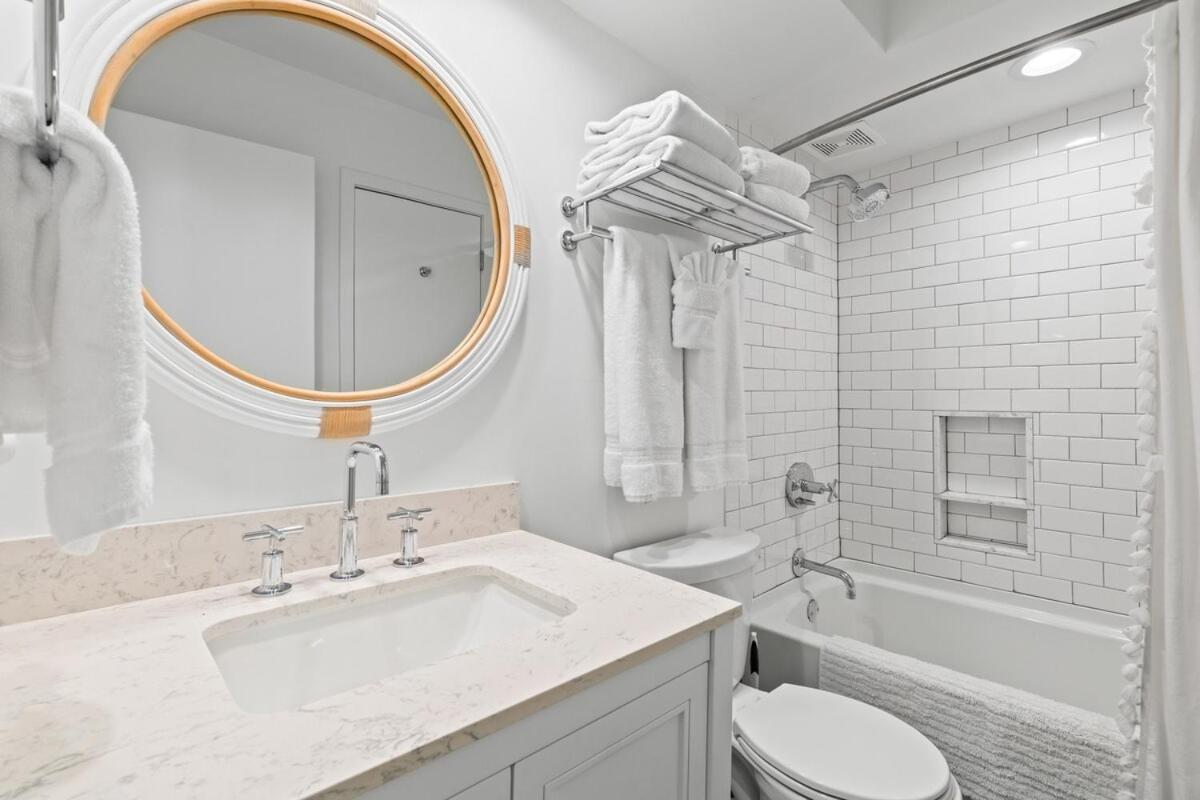 Tidewater H104 - Walkout! Ocean! Pool! Apartment