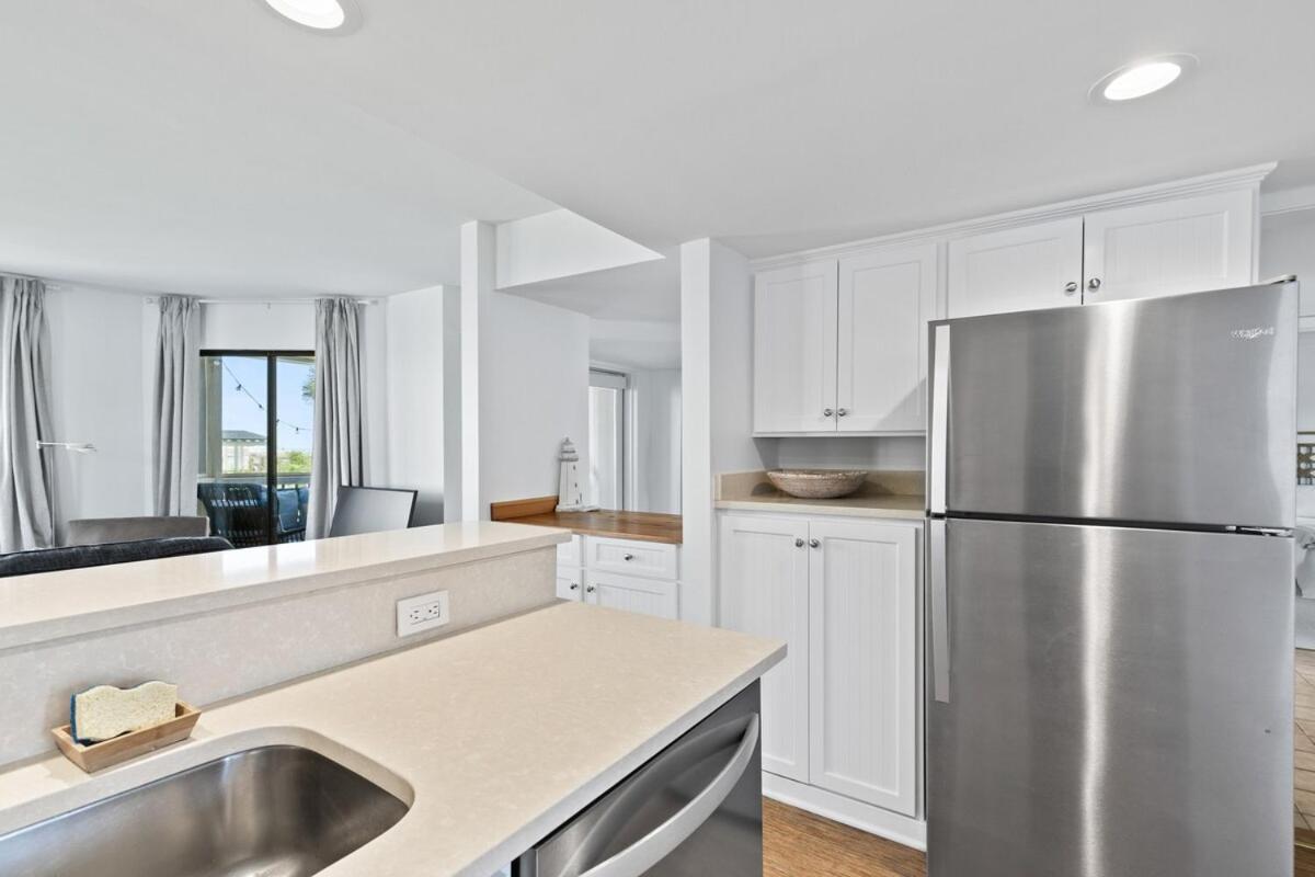 Tidewater H104 - Walkout! Ocean! Pool! Apartment