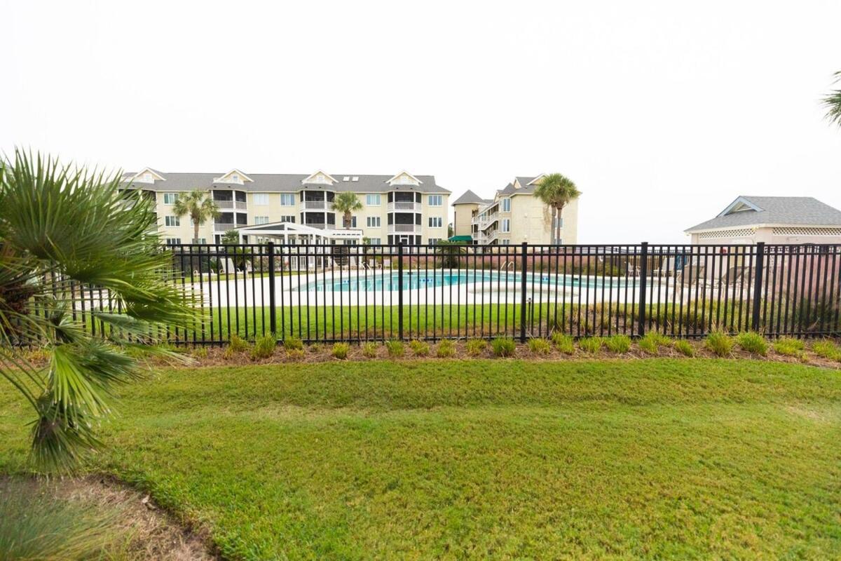 Tidewater H104 - Walkout! Ocean! Pool! Apartment