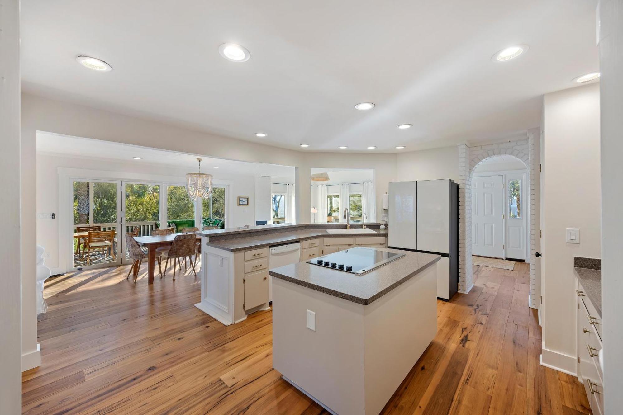 4 53rd Avenue *