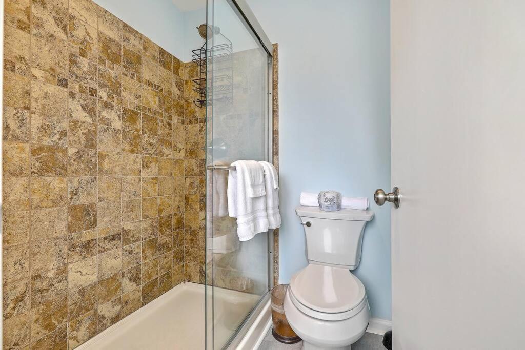 New Listing! Lagoon 23 - Modern! Near Beach! Apartment *