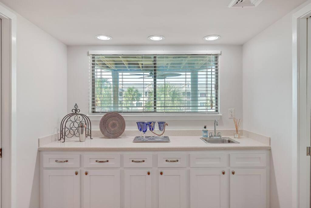 New Listing! Port O' Call E203-luxury Ocean View! *