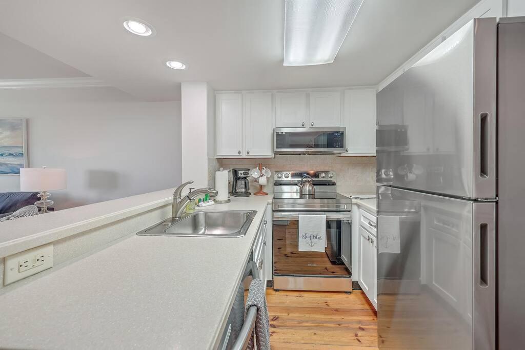 New Listing! Port O' Call E203-luxury Ocean View! Apartment
