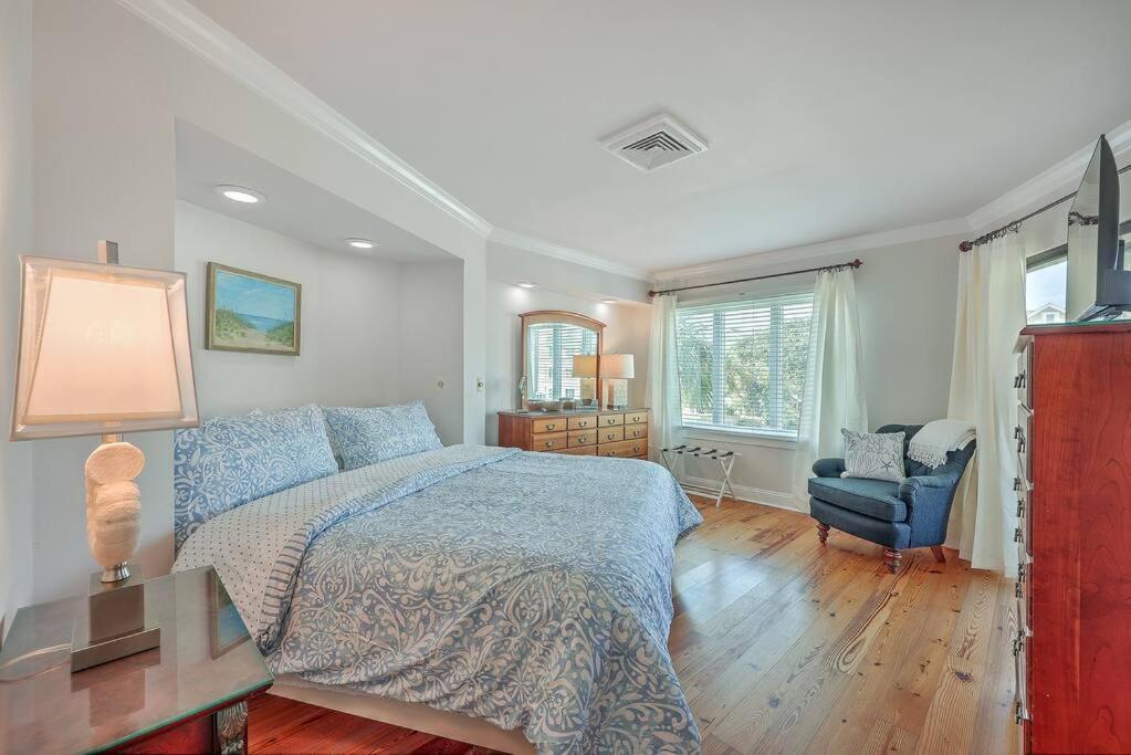 New Listing! Port O' Call E203-luxury Ocean View! Apartment *