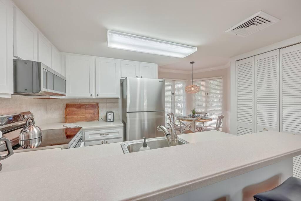Apartment New Listing! Port O' Call E203-luxury Ocean View! Isle of Palms