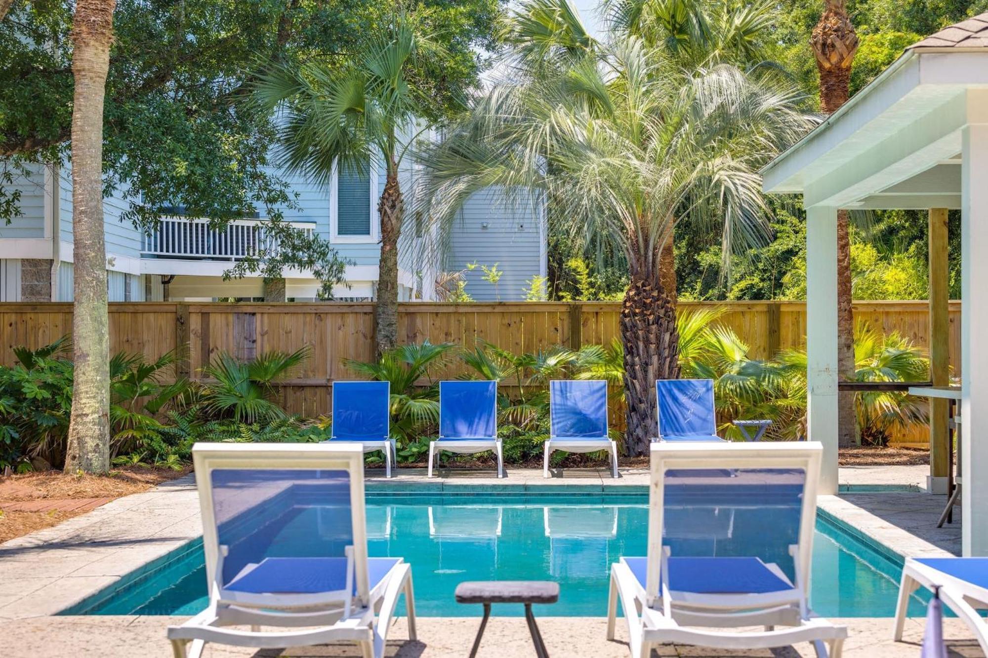 Private Pool Putting Steps To Paradise On Palm Holiday home *