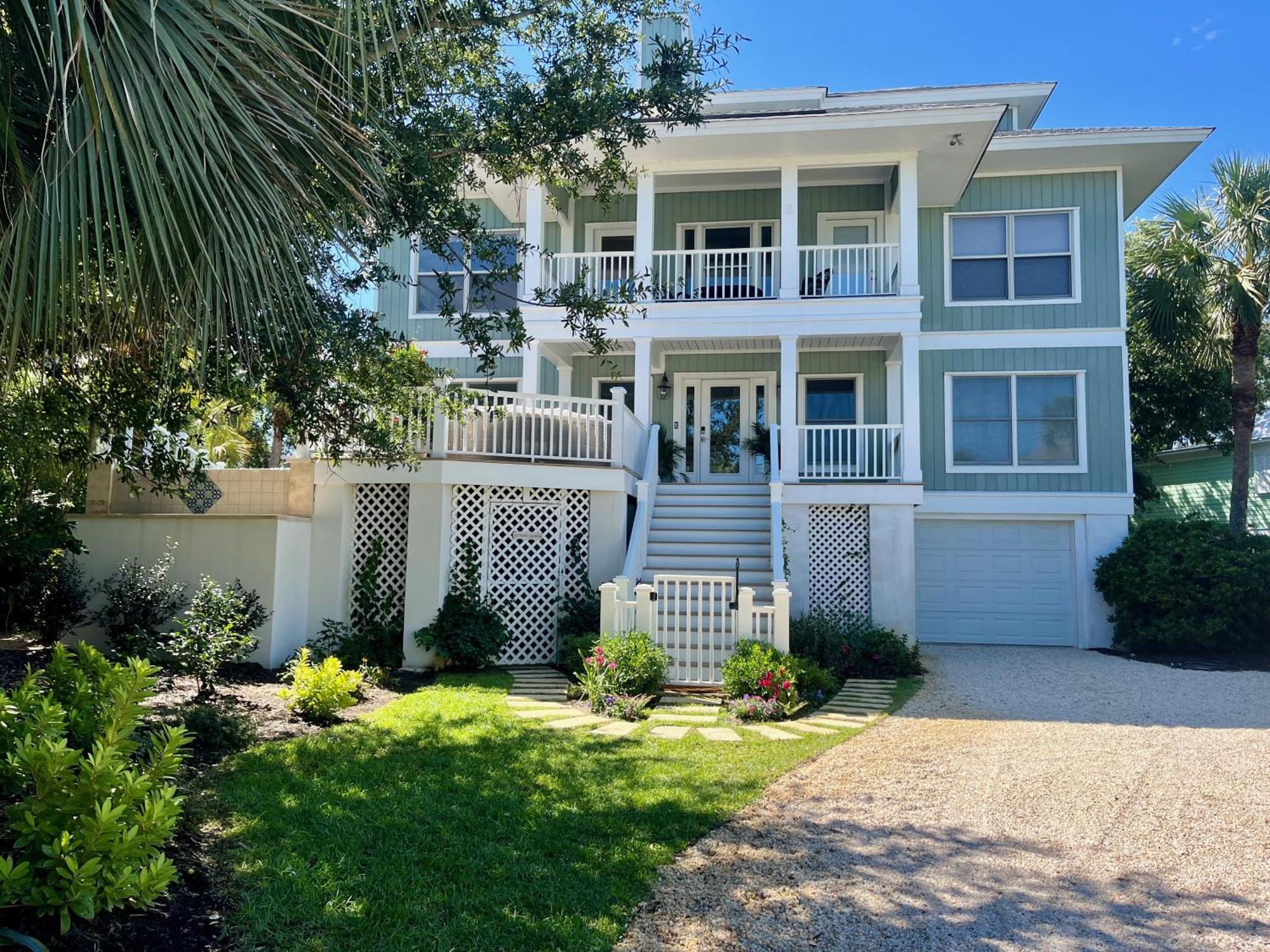Stunning 6 Bed, 6 Bath View With Pool & Jacuzzi, 2 Min Walk To Ocean Holiday home
