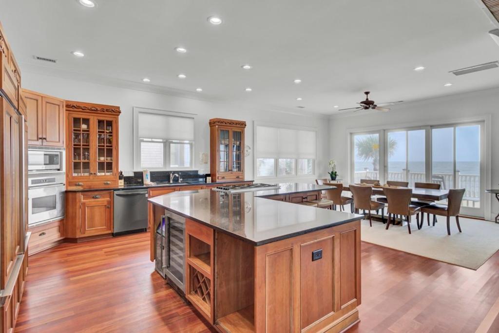 Beachwood East 19 By Wild Dunes, Ocean View Holiday home *