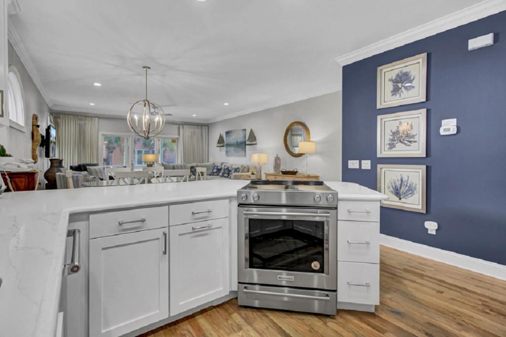 Grand Pavilion 24 By Wild Dunes, In Core