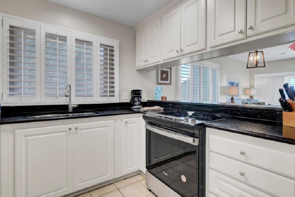 Holiday home Mariners Walk 1a By Wild Dunes, Oceanfront *