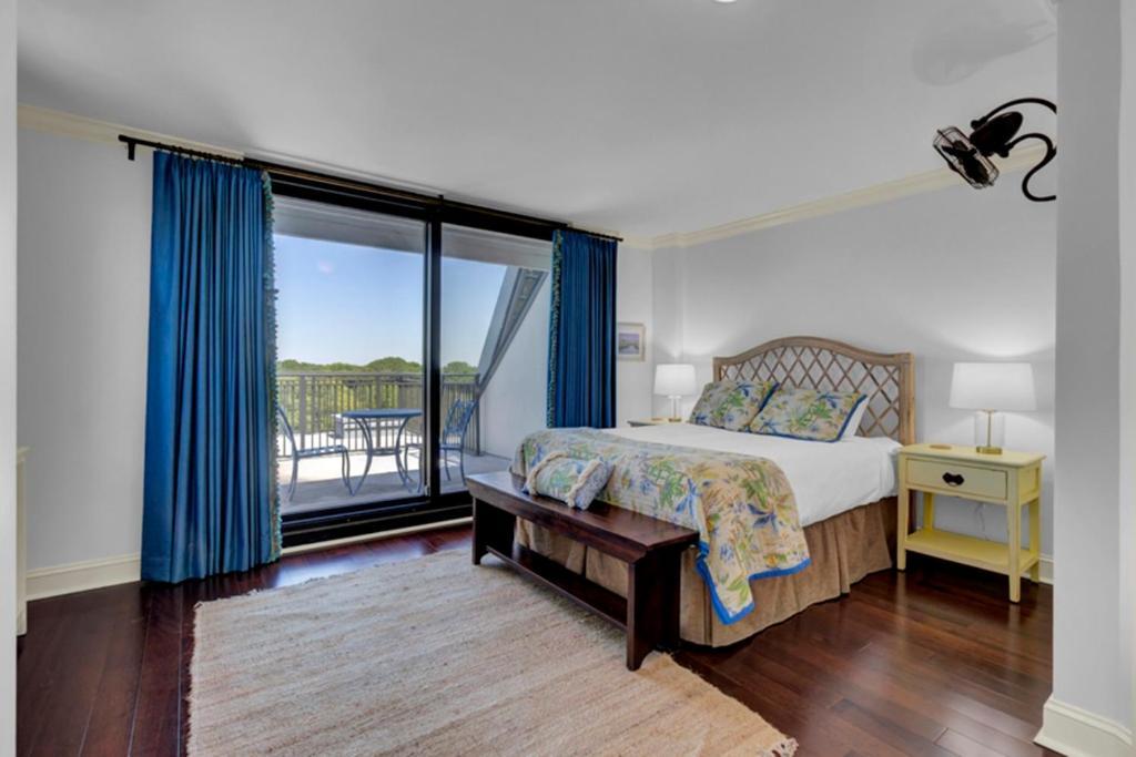 Holiday home Shipwatch 408a By Wild Dunes, Oceanfront