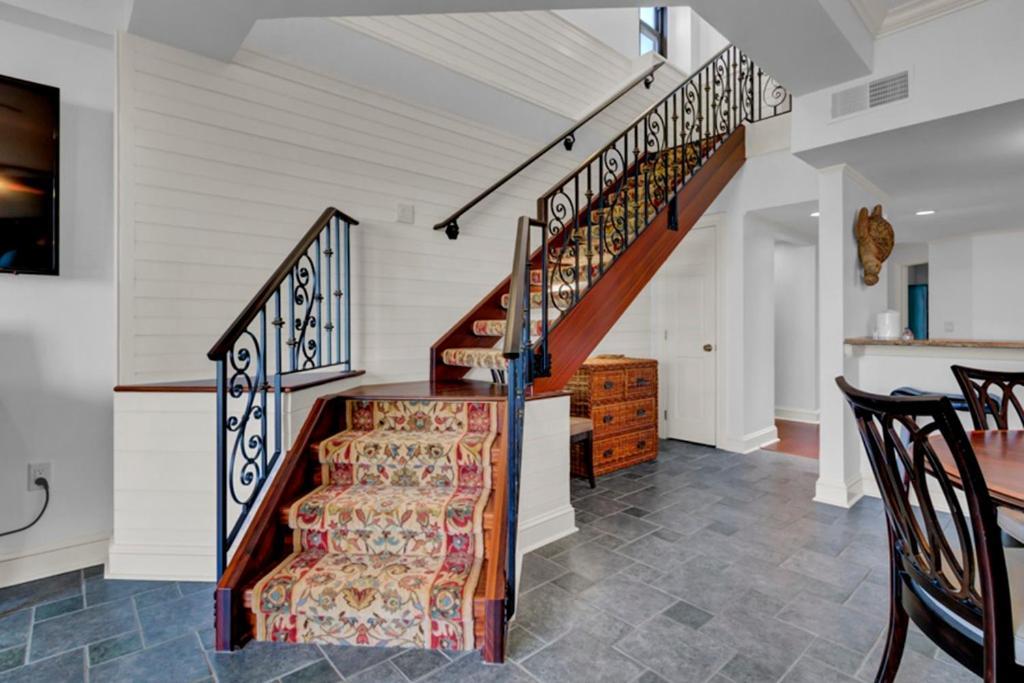 Shipwatch 408a By Wild Dunes, Oceanfront Holiday home *