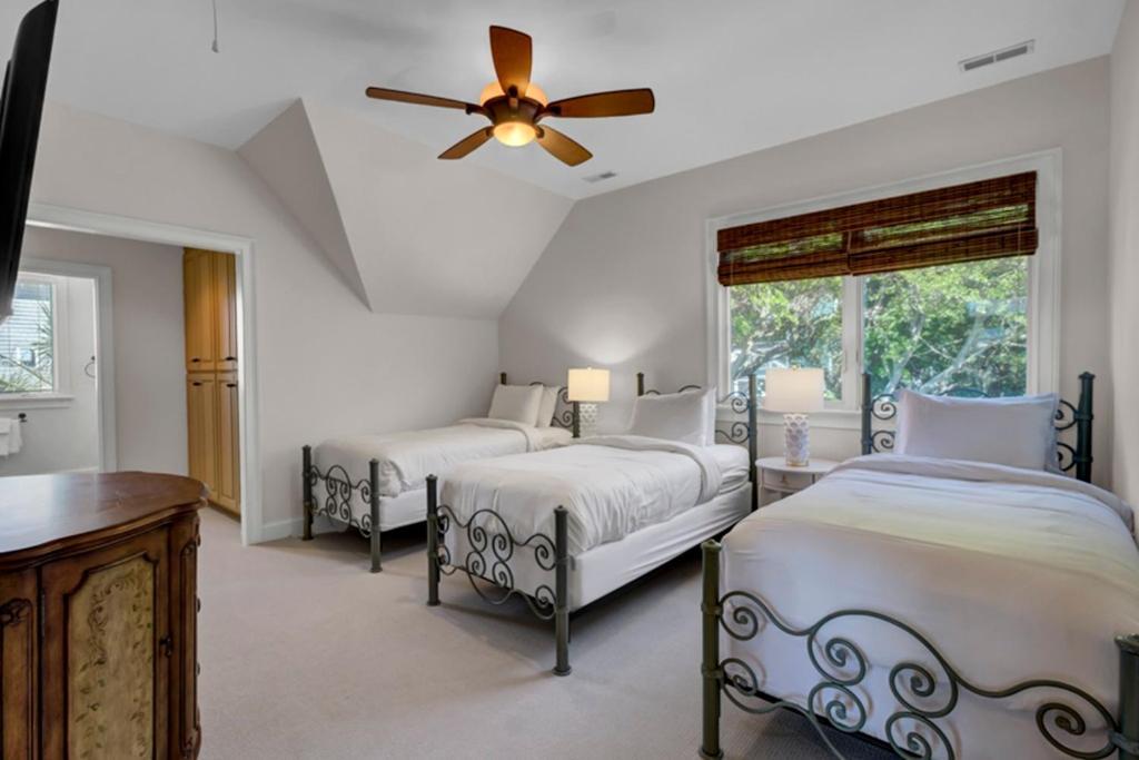 Holiday home Beachwood East 5 By Wild Dunes With Amenities