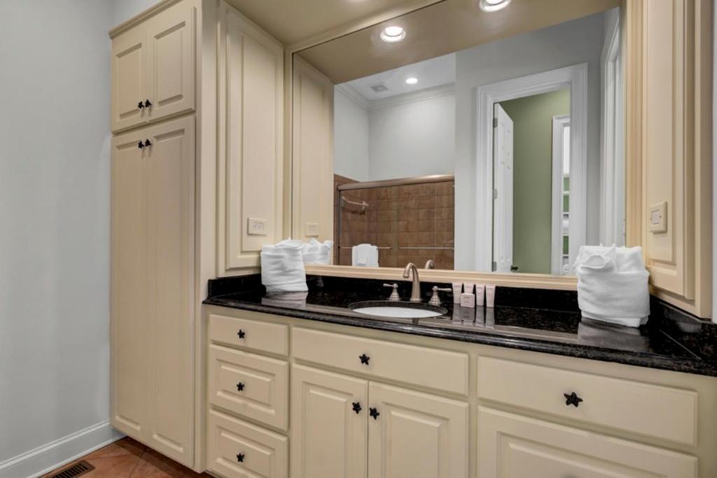 Holiday home Beachwood East 5 By Wild Dunes With Amenities