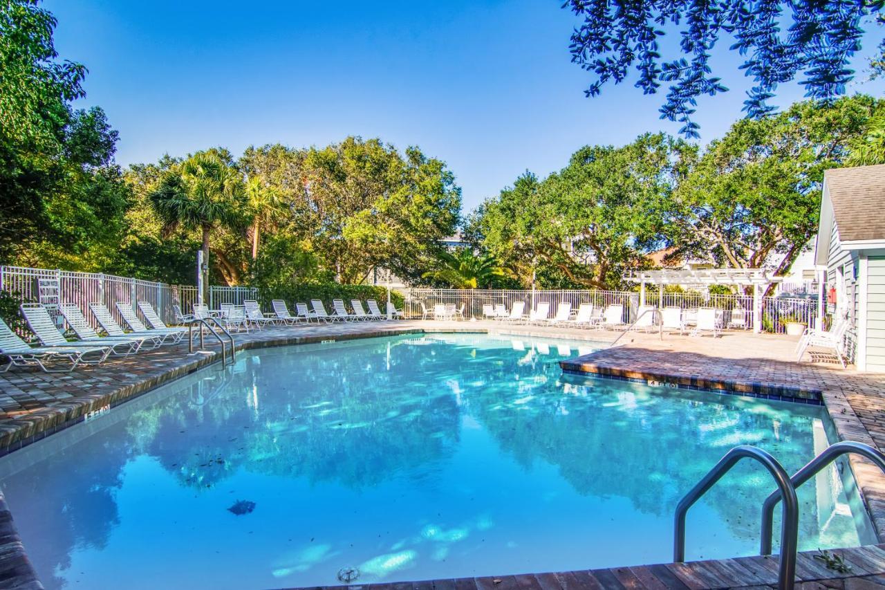 Pelican Bay 42